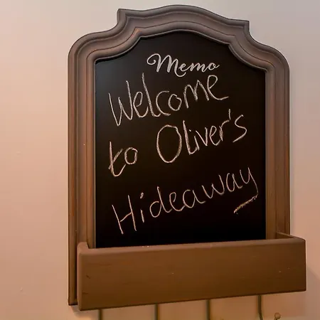 Oliver's Hide Away * يورك